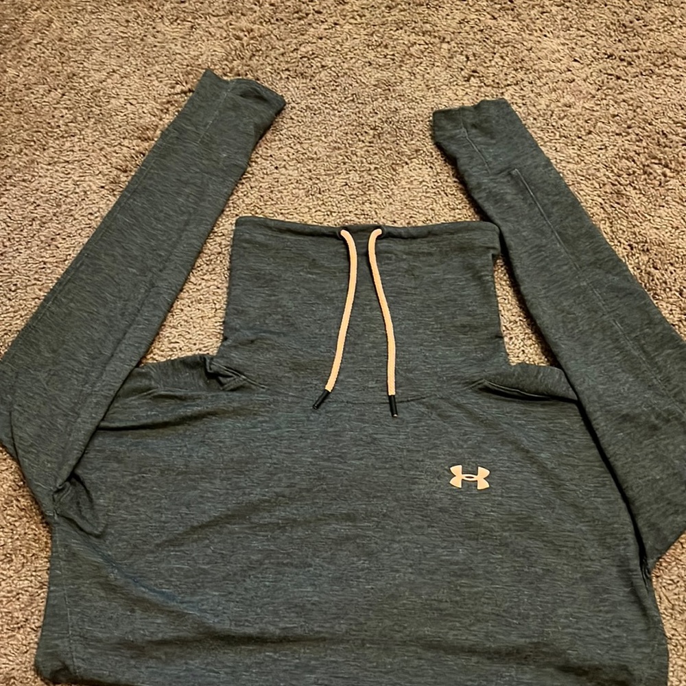 Womens Under Armor sweatshirt. Size Medium